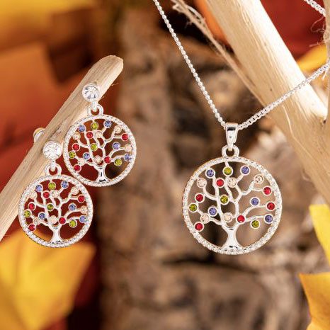 Yggdrasil Schmuck Schmuckset mit Baum des Lebens, bestehend aus Ohrringen und Halskette in Silber.